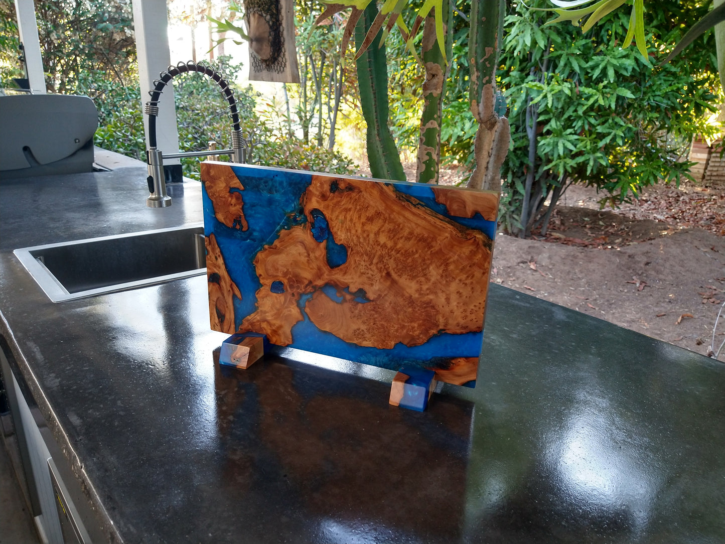 BBQ Blades™ Magnetic Blade Block