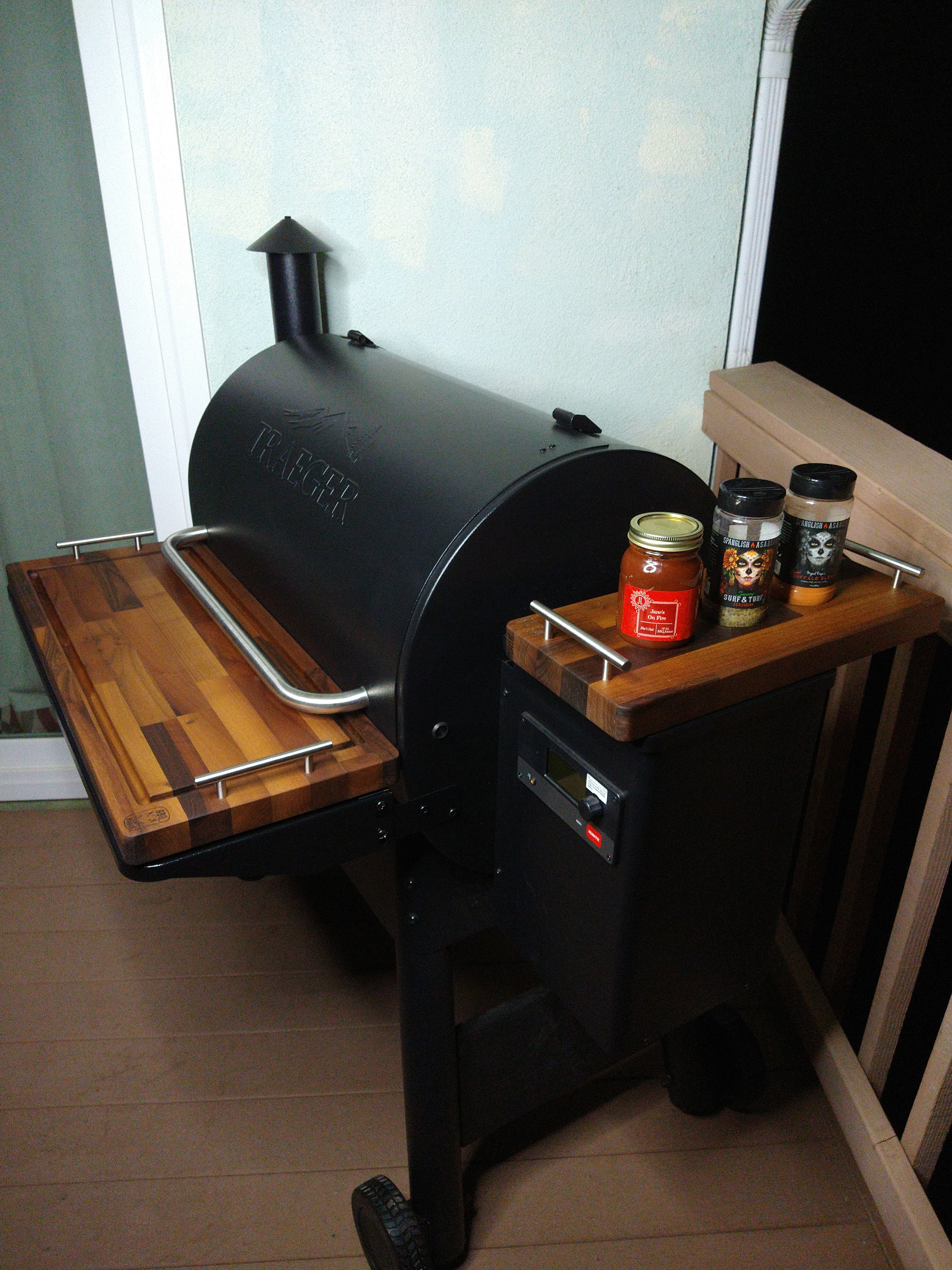 Traeger shelf outlet